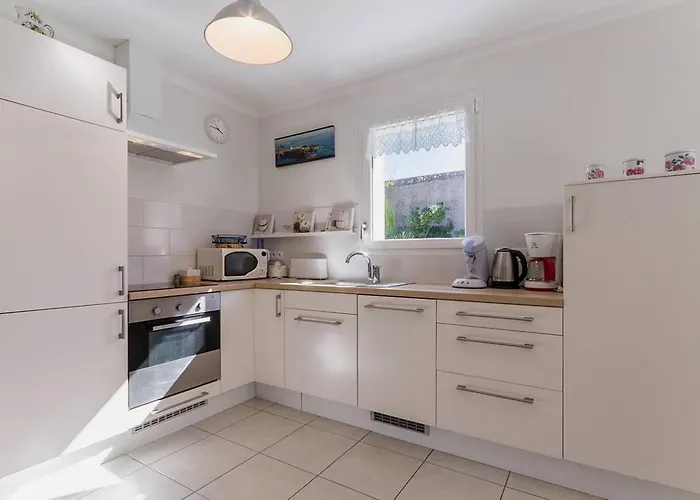 Maison De Charme à Avec Jardin, Proche Des Plages Et Commerces, Clim Et Wifi Inclus - Fr-1-306-1038 *